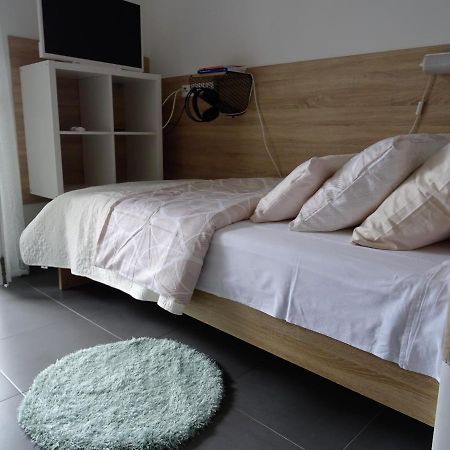 Apartments Topic Нин Екстериор снимка