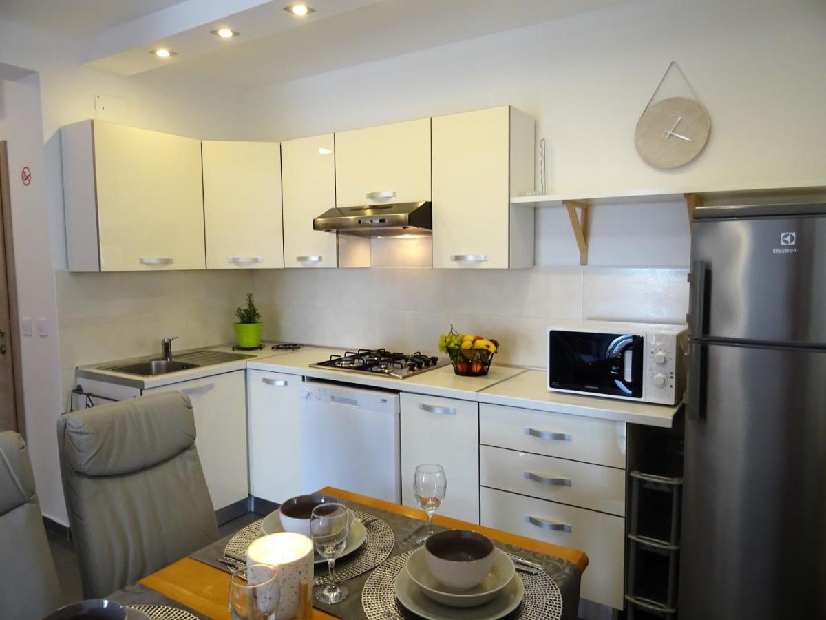 Apartments Topic Нин Екстериор снимка