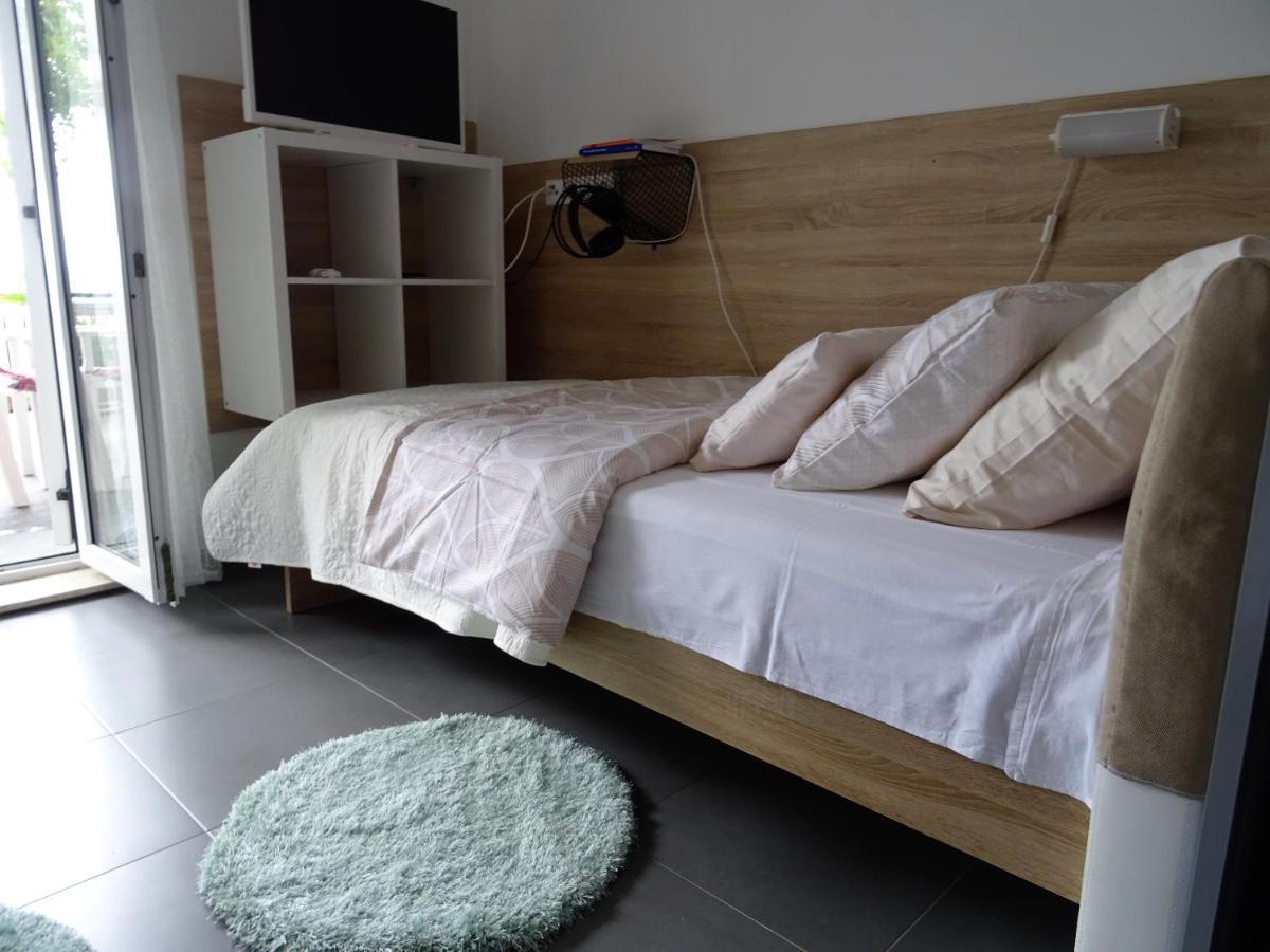 Apartments Topic Нин Екстериор снимка