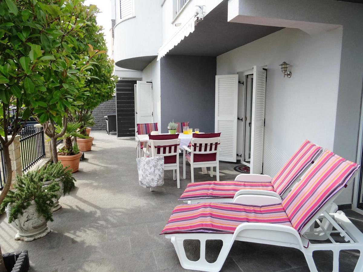 Apartments Topic Нин Екстериор снимка