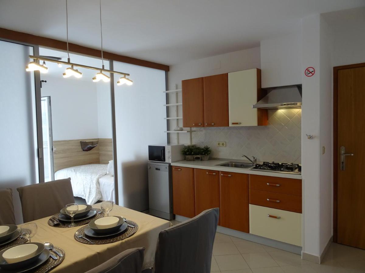 Apartments Topic Нин Екстериор снимка